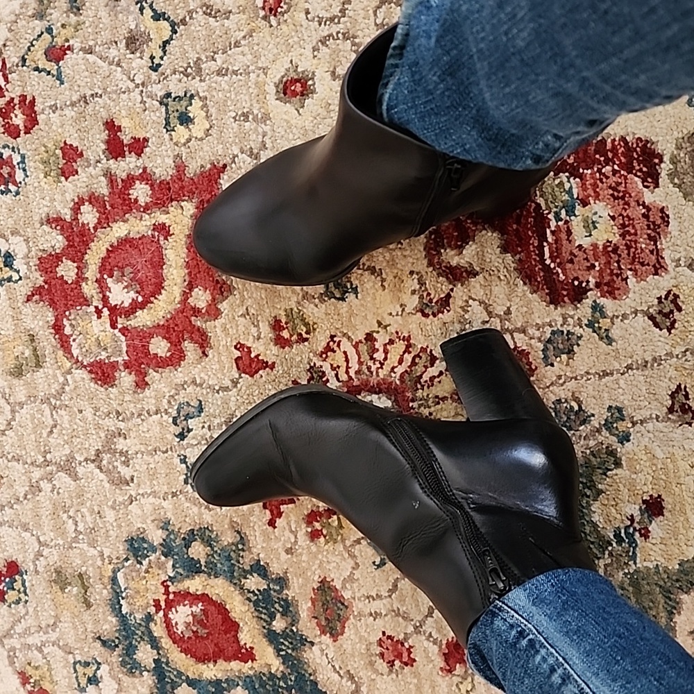Vionic Women's Kennedy Leather Bootie